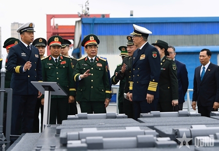 Vietnamese, Chinese defense ministers attend launch of joint naval patrol